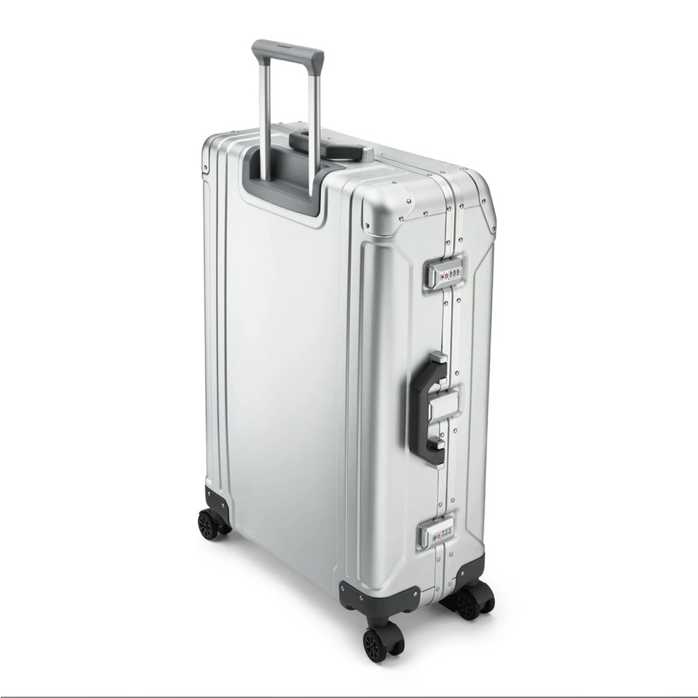 NWT Zero Halliburton GEO ALUMINUM 3.0 Model ZRG2526-SI